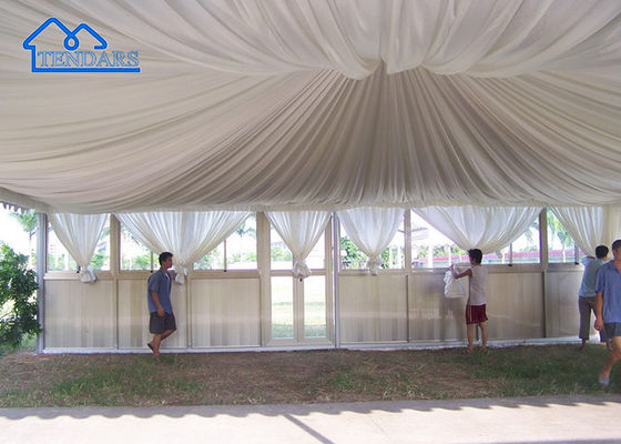 Подгонянная структура сени события приема шатра свадьбы цвета изогнутая алюминием на открытом воздухе